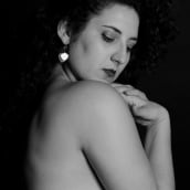 Desnuda. Photograph, Portrait Photograph, Studio Photograph, Digital Photograph, and Fine-Art Photograph project by Sara Flórez de Quiñones Gómez - 10.17.2019