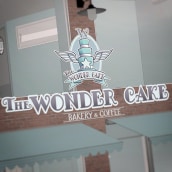 The Wonder Cake. DECORACIÓN DEL LOCAL. Un proyecto de Br, ing e Identidad, Diseño, creación de muebles					, Diseño gráfico y Diseño de interiores de Jonas Jorna - 26.11.2017