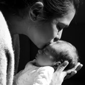 Newborn: Fotografía de retrato con luz natural. Photograph project by marielad - 03.19.2020