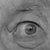 Dibujo a grafito de ojo. Un proyecto de Ilustración tradicional, Dibujo a lápiz, Dibujo, Dibujo realista y Dibujo artístico de Jordi Castells Navarro - 23.04.2020