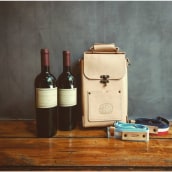 Wine Bags. Accessor, Design, Creative Consulting, Fashion, Industrial Design, Lighting Design, Product Design, Shoe Design, Collage, Film, Logo Design, Fashion Photograph, Artistic Drawing, Decoration, E-commerce, DIY, Retail Design, and Woodworking project by Gustavo Annoni - Annoni Bags - 12.29.2020
