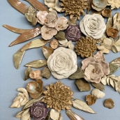 Arreglo Floral de pared en cerámica. Een project van  Ontwerp, Installaties, Craft, Beeldhouwwerk y Keramiek van Kiara Hayashida - 15.03.2021