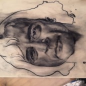 Primer retrato en Tinta y piel sintética. Desenho de tatuagens projeto de Juanfra Ros - 15.01.2021