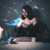 The Final Alchemist. Fotografia de moda, Concept Art, Fotografia artística, e Autorretrato fotográfico projeto de Laura Bowler - 24.03.2021