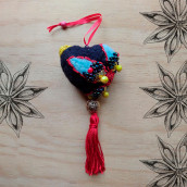 Corazón Negrito Bordado . Un proyecto de Artesanía y Bordado de Priscilla Carrera Murray - 20.11.2020