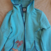Bordé la chaqueta deportiva de mi hija ;). Un proyecto de Bordado de Sylvia Páez - 20.04.2021