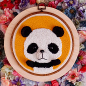 Panda en Bastidor. Arts, Crafts, To, Design, Embroider, Fiber Arts, and DIY project by Jocelin Gonzalez - 04.30.2021