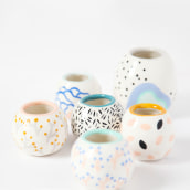 Mini vases ronds en céramique. Ceramics project by Sara Theron - 05.01.2021