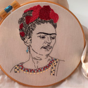 My project in Creation of Embroidered Portraits course. Ilustração de retrato, Bordado e Ilustração têxtil projeto de Victoria D. - 01.04.2021