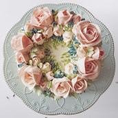 Swiss Meringue Buttercream Flower Cakes. Design, Arts, Crafts, and Cooking project by Cynthia Irani - 09.18.2021
