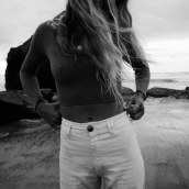 Editorial with Leyna at the Atlantic Ocean. Photograph project by Tobias Holzweiler - 11.27.2021