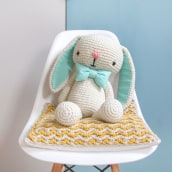 Cory il coniglio gigante. Character Design, DIY, Crochet, and Amigurumi project by Ilaria Caliri - 01.28.2022