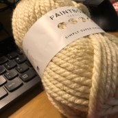 My project in Creating Garments Using Crochet course. Moda, Design de moda, Tecido, DIY, Crochê, e Design têxtil projeto de Carolyn Newham - 03.02.2022