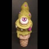 Ice scream (art toy  - wool ). Un progetto di Character design, Artigianato, Design di giocattoli, Fiber Art, Needle felting e Textile Design di Granel Milou - 12.03.2022