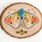 My project for course: Embroidery on Wood: Art Inspired by Nature. Embroider, Woodworking, and Textile Design project by Sara Pastrana (Flourishing Fibers) - 03.29.2022