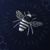 Goldwork Bee on Navy Velvet. Artesanato, Bordado, Costura, e Tecido projeto de Talisa May - 22.05.2022