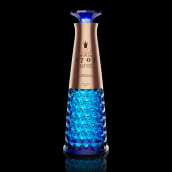 Royal 1707 London Dry Gin - Bottle and Packaging Design. Un projet de Design , 3D, Design graphique, Design industriel, Packaging , et Conception de produits de Rafael Maia - 08.08.2021