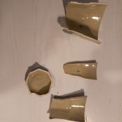 Mi proyecto del curso: Introducción al Kintsugi: restaura tu cerámica con oro . Un proyecto de Artesanía, Bellas Artes, Cerámica y DIY de Julia Codina - 08.08.2022