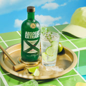 Absolut. Advertising, Photograph, Art Direction, Photograph, Post-production, Social Media, Photo Retouching, Product Photograph, Photographic Lighting, and Studio Photograph project by Eliza Guerra - 08.09.2022