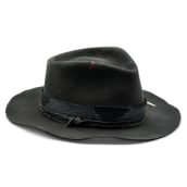 ROCK & ROLL Vagabond Hat . Un proyecto de Moda y Diseño de moda de NOMADE MODERNE HATS - 08.10.2022