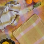 Table Linens Dyed with Plants (Cotton & Linen). Artesanato, Tingimento têxtil, e Estamparia têxtil projeto de Amanda de Beaufort - 16.12.2022