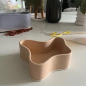 Bowls and wobbly vase. Un projet de Artisanat , et Céramique de Kristen Stephenson - 11.08.2023