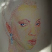 My project for course: Vibrant Portrait Drawing with Colored Pencils. Un projet de Dessin, Dessin de portrait, Carnet de croquis, Dessin aux cra , et ons de couleur de petrovic.rada - 03.09.2023