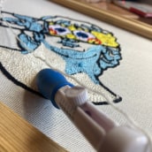Mi proyecto del curso: Técnicas de punch needle para decorar tu hogar. Un proyecto de Diseño de complementos, Artesanía, Bordado, Ilustración textil, Decoración de interiores, Tejido, Punch needle y Diseño textil de Nusky Ollero - 26.09.2023