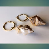 My project for course: Paper Jewelry-Making with Origami Techniques. Accessor, Design, Arts, Crafts, Fashion, Jewelr, Design, Paper Craft, Fashion Design, and DIY project by Jei See Tai - 12.29.2023