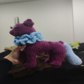 Mi proyecto del curso: Amigurumi: Melog de She-Ra. Un proyecto de Artesanía, Diseño de juguetes, Tejido, Crochet, Amigurumi y Diseño textil de Dioni - 06.03.2024