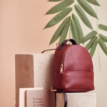 Lifestyle branding en Instagram para LR Leather Bags. Design de acessórios, Moda, Marketing, Produção audiovisual, Design de moda, Fotografia do produto, Fotografia de moda, Instagram, e Marketing de conteúdo projeto de Annie Román - 24.10.2019
