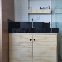 Meu primeiro projeto: gabinete e prateleiras para sacada. Un proyecto de Carpintería de Guilherme Martin - 20.07.2020