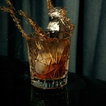Mi Proyecto : Whiskey. Un proyecto de Fotografía de producto de Matrela Landers - 25.07.2020
