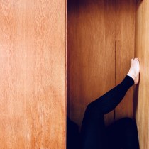 Is there a monster in my closet?. Un proyecto de Autorretrato Fotográfico de Julia - 10.01.2021