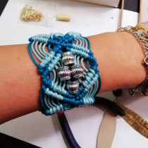 My first macrame bracelet. Un proyecto de Macramé de Silvia Rossi - 22.01.2021