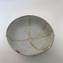 Meu projeto do curso: Introdução ao kintsugi: restaure suas cerâmicas com ouro. Un proyecto de Artesanía, Bellas Artes, Cerámica y DIY de sissi_r - 15.07.2021