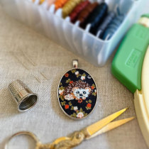 Mon projet du cours : Broderie miniature : créez des bijoux à l'aiguille. Un proyecto de Diseño de jo, as, Bordado e Ilustración textil de Cecile PLANCHET - 10.08.2021