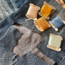 Meu projeto do curso: Bordado: conserto de roupas. Fashion, Embroider, Sewing, DIY, Upc, and cling project by Isabela Melagaço Corrêa da Silva - 09.17.2021