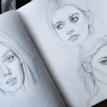 Mi Proyecto del curso: Sketchbook de retrato: explora el rostro humano. Sketching, Drawing, Portrait Drawing, Artistic Drawing, and Sketchbook project by alonsoflavia1 - 09.21.2021