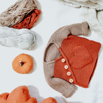 thankful for sweater weather 🍂🧡🍁🤎. Moda, Design de moda, Tecido, DIY, e Crochê projeto de Karen Thiessen - 12.09.2021