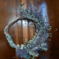Il mio progetto del corso: Creazione di una ghirlanda con fiori secchi. Un proyecto de Diseño, Diseño de interiores, Paisajismo, DIY, Diseño floral y vegetal de lizva73 - 22.10.2021