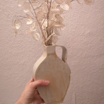My first ceramic vase. Design de acessórios, Artesanato, e Cerâmica projeto de Ana Sánchez - 14.12.2021
