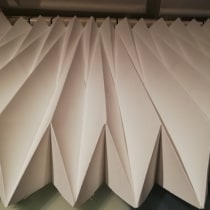 Mi Proyecto del curso: Creación de lámparas de origami con papel. Un progetto di Artigianato, Design e creazione di mobili, Lighting design, Papercraft, Interior Design e DIY di Gaia Renace - 23.12.2021
