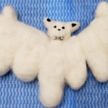  Toy Art: técnica de feltragem com agulha - Personagem - Morfeu -  O morcego albino. Een project van Ontwerp van personages, Craft, Speelgoedontwerp, Textiel, Naaldvilten y Textielontwerp van carolinesuzuki - 26.12.2021