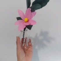 Mi Proyecto del curso: Técnicas para la creación de flores de papel. Un proyecto de Papercraft, Decoración de interiores y DIY de Monica C Clavijo - 13.01.2022