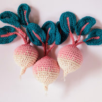 My project in Crochet for Beginners: Create Food-Inspired Amigurumi course. Un proyecto de Artesanía, Diseño de juguetes, Tejido, DIY, Crochet y Amigurumi de Holly Clothier - 11.02.2022