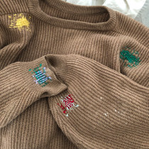 The family camel knit lives on <3. Fashion, Fashion Design, Embroider, Sewing, Fiber Arts, Upc, cling, Weaving, and Textile Design project by Alessandra Litta - 03.06.2022