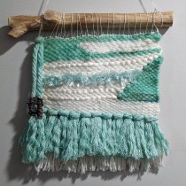 My project for course: Hand Weaving Techniques for Beginners . Un proyecto de Artesanía, Decoración de interiores, Tejido, Telar y Diseño textil de Wendy Johnston - 24.04.2022