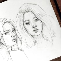 My project for course: Portrait Sketchbooking: Explore the Human Face. Un progetto di Bozzetti, Disegno, Disegno di ritratti, Disegno artistico e Sketchbook di Maisie Andrews - 24.04.2022