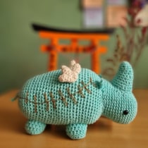 rhino bb. Un proyecto de Diseño de juguetes, Tejido, Crochet y Amigurumi de rozenthal - 08.06.2022